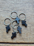 Sleutelhanger met klein zwart kruisje