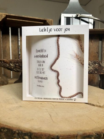 Lichtje voor jou - Kracht en waardigheid - Spreuken 31:25